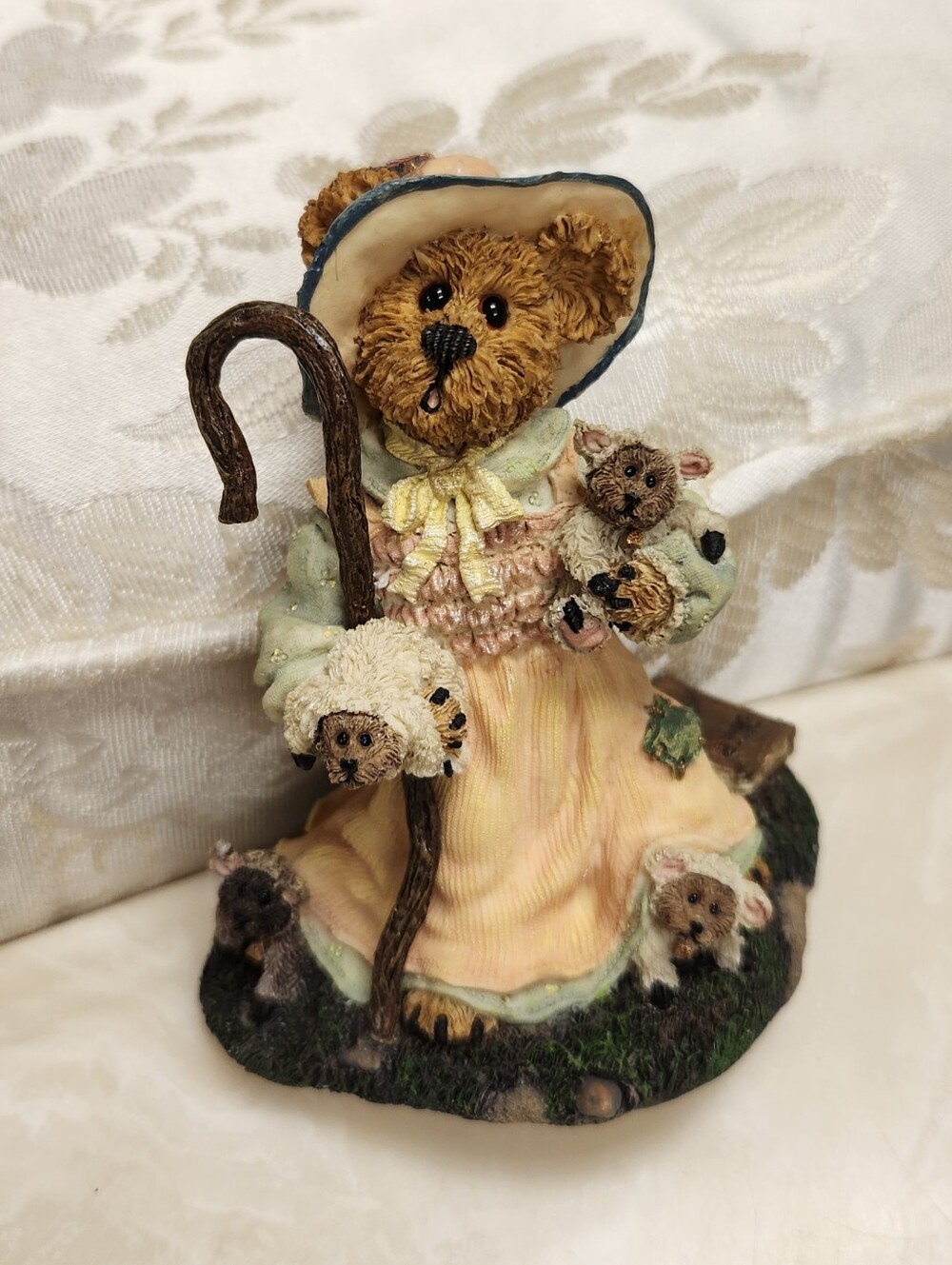 Boyds Bears Bearstone- Lil’ Bear Peep…Got Sheep? Figurine 2000
